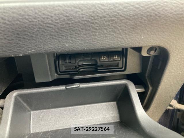 Nissan SERENA 2016-11 7619949-12
