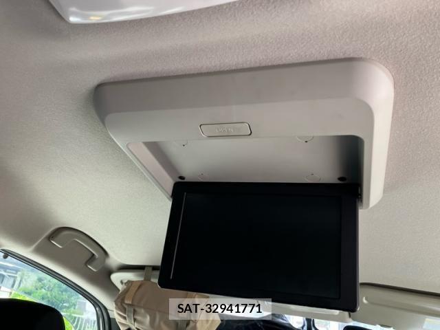 Nissan SERENA 2017-07 7619920-11