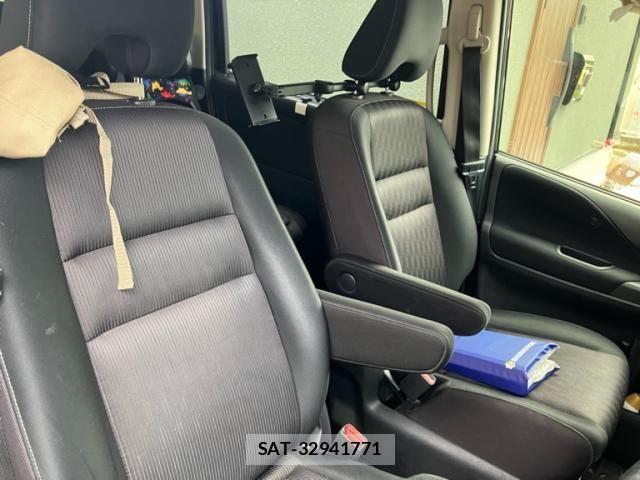 Nissan SERENA 2017-07 7619920-13