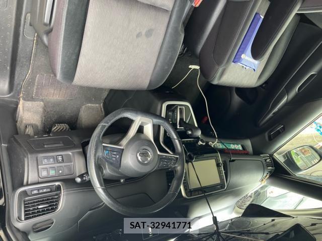 Nissan SERENA 2017-07 7619920-14