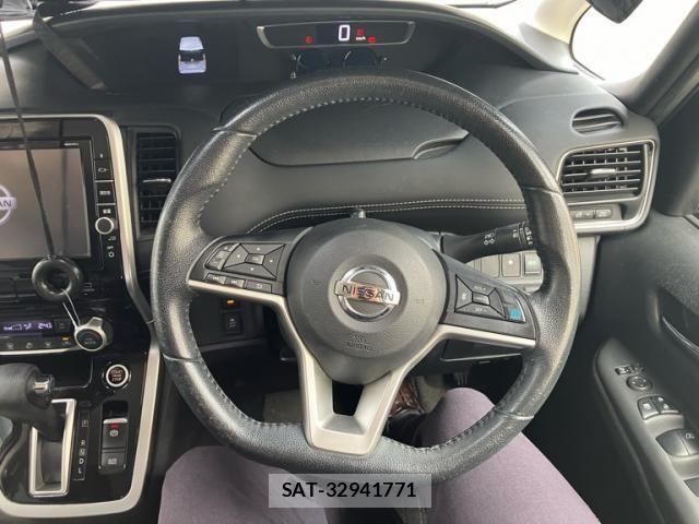 Nissan SERENA 2017-07 7619920-16