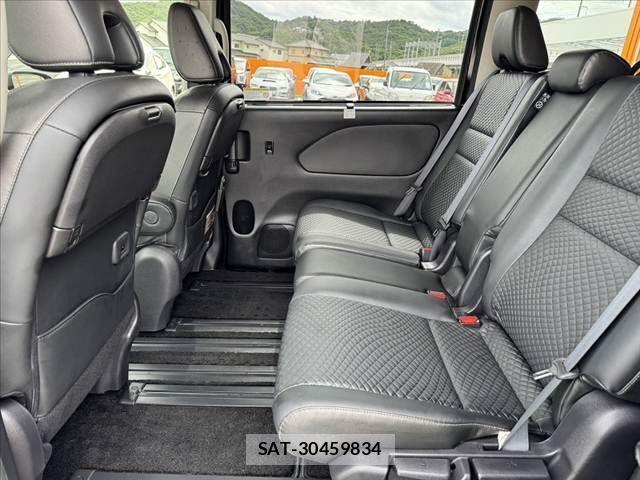 Nissan SERENA 2018-10 7619894-18