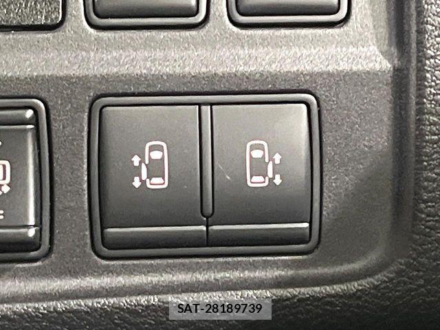 Nissan SERENA 2017-09 7619883-6