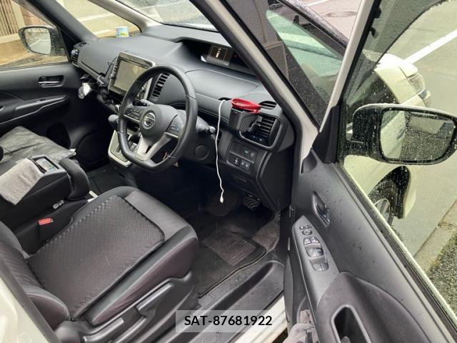 Nissan SERENA 2017-03 7619936-12