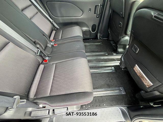 Nissan SERENA 2017-08 7619888-9