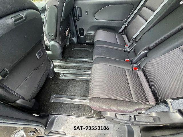 Nissan SERENA 2017-08 7619888-12