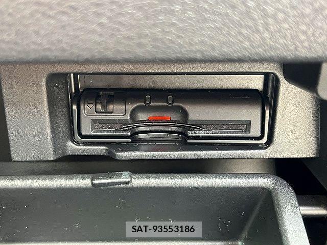Nissan SERENA 2017-08 7619888-15
