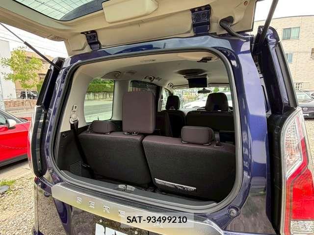 Nissan SERENA 2017-09 7619917-14