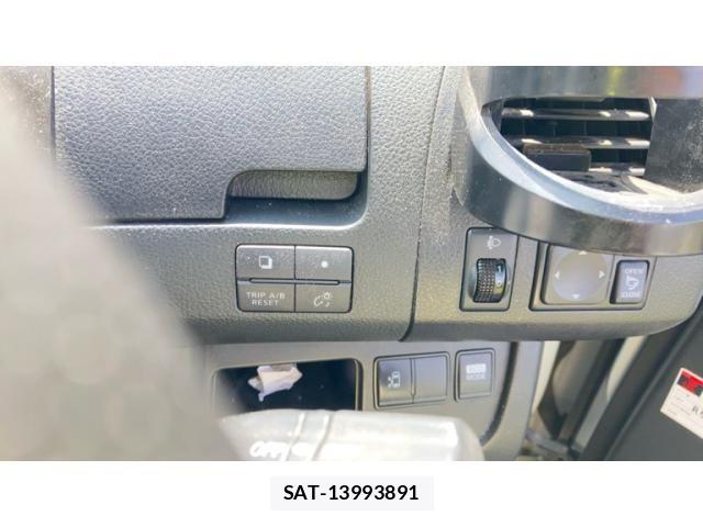 Nissan SERENA 2012-10 7619964-18