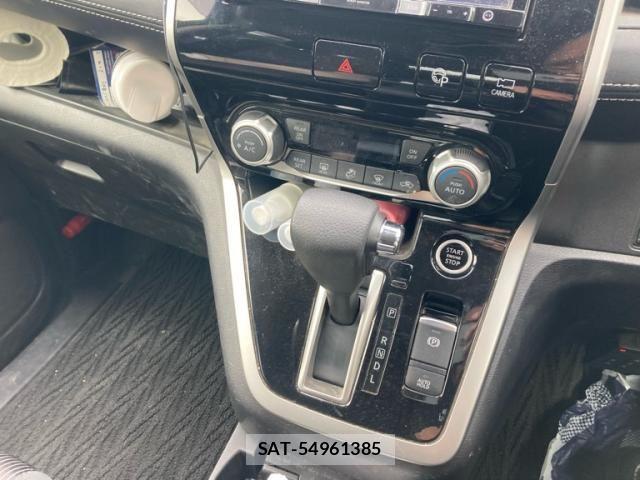 Nissan SERENA 2018-01 7619941-19