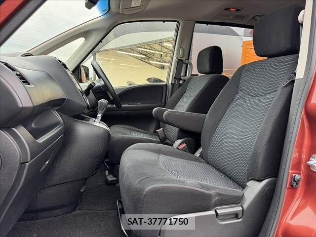 Nissan SERENA 2014-03 7879371-17