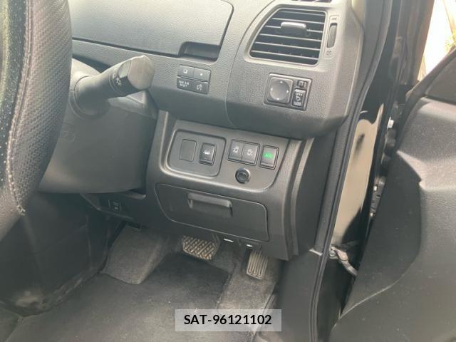 Nissan SERENA 2015-09 7879378-11