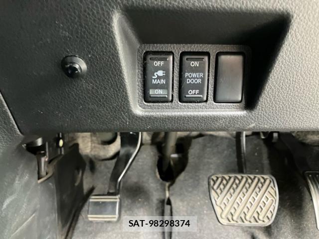 Nissan SERENA 2015-10 7879391-21