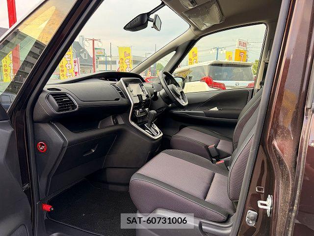 Nissan SERENA 2016-11 7879366-18