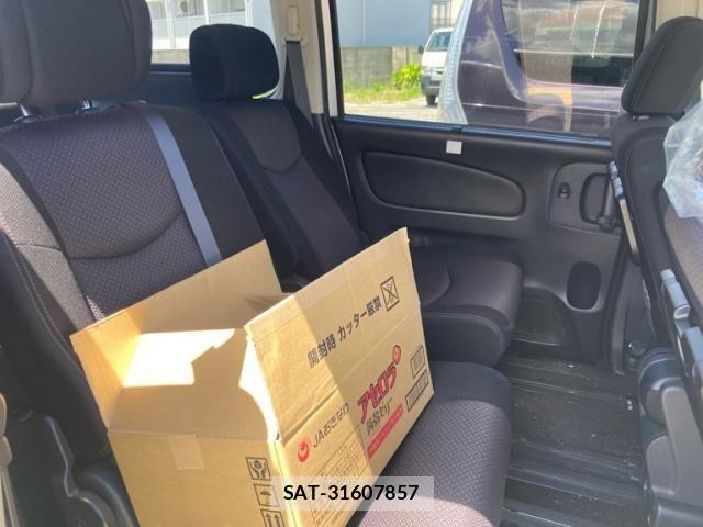 Nissan SERENA 2013-09 7963741-10
