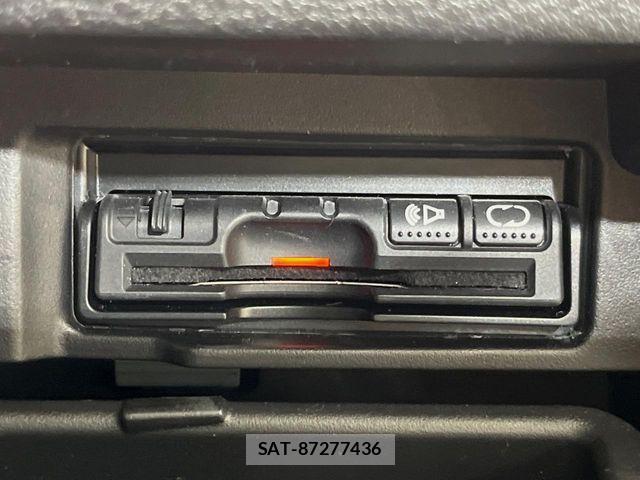 Nissan SERENA 2017-09 7963720-6