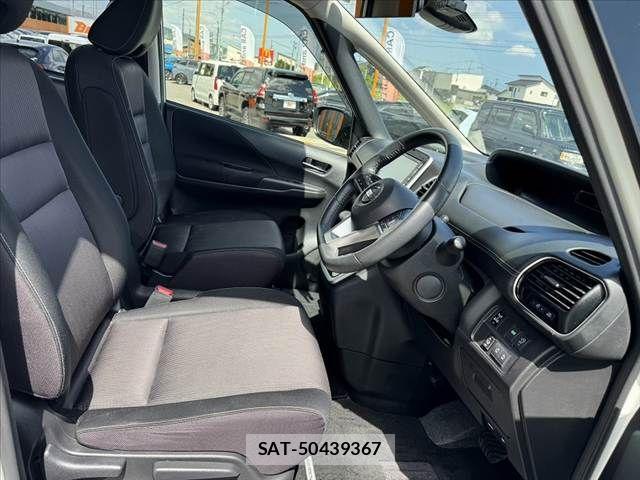 Nissan SERENA 2017-08 7980976-15