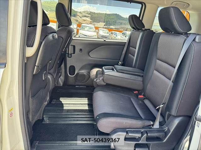 Nissan SERENA 2017-08 7980976-18