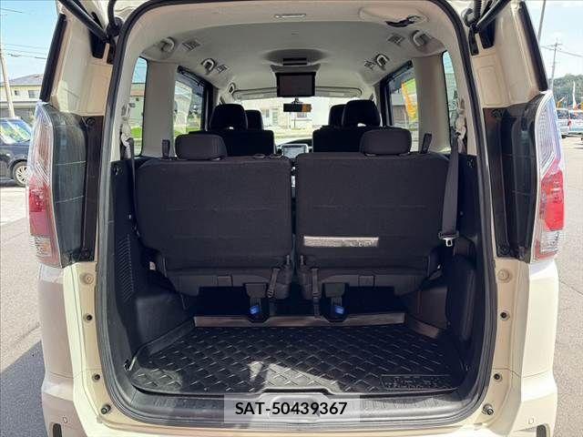 Nissan SERENA 2017-08 7980976-19