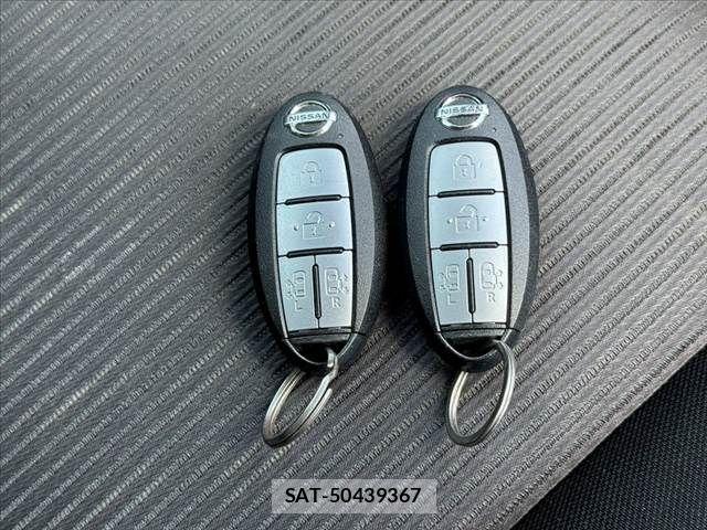 Nissan SERENA 2017-08 7980976-28