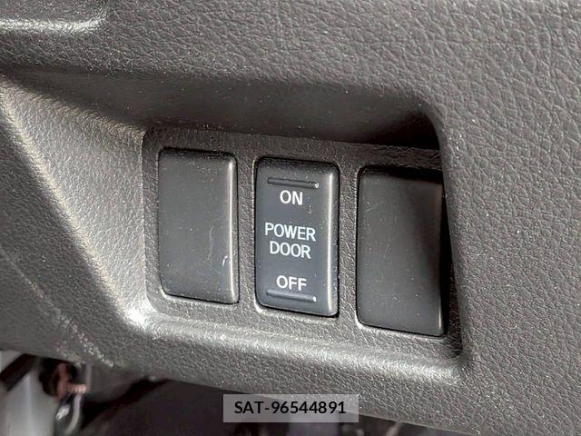 Nissan SERENA 2015-10 8038164-11