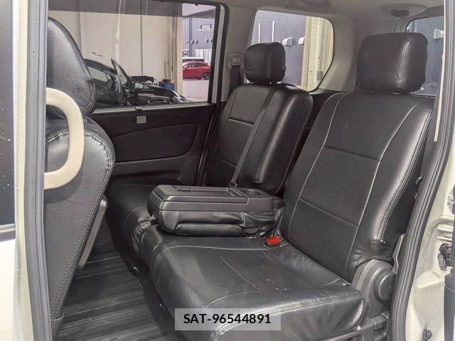 Nissan SERENA 2015-10 8038164-20