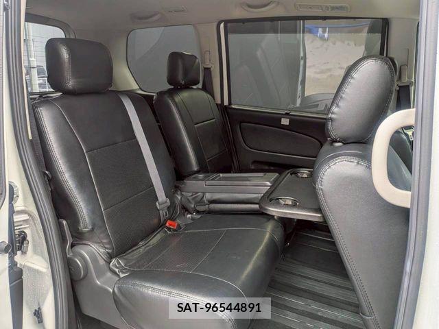 Nissan SERENA 2015-10 8038164-21