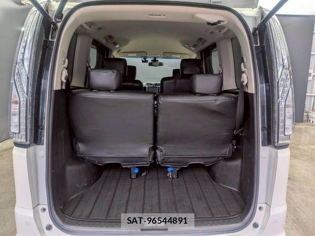 Nissan SERENA 2015-10 8038164-27