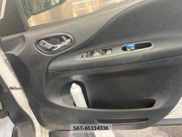 Nissan SERENA 2015-11 8038177-6