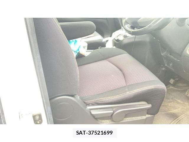 Nissan SERENA 2013-08 8101851-9