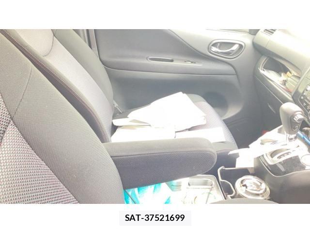Nissan SERENA 2013-08 8101851-10
