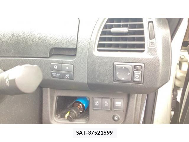 Nissan SERENA 2013-08 8101851-15