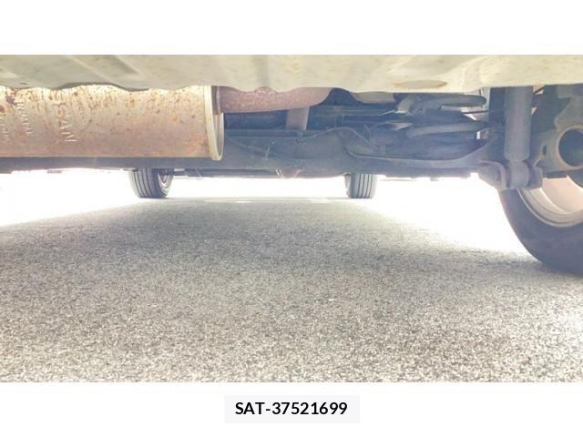 Nissan SERENA 2013-08 8101851-19