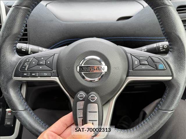 Nissan SERENA 2018-10 8101824-17
