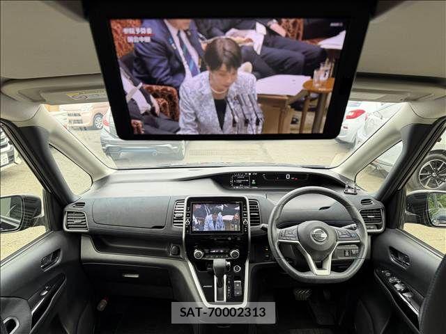 Nissan SERENA 2018-10 8101824-1