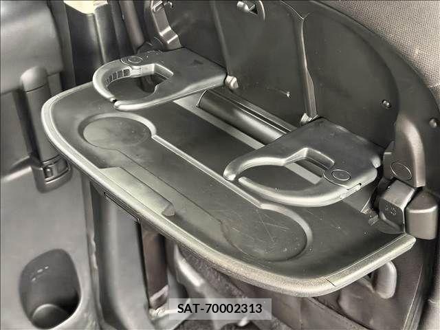 Nissan SERENA 2018-10 8101824-26