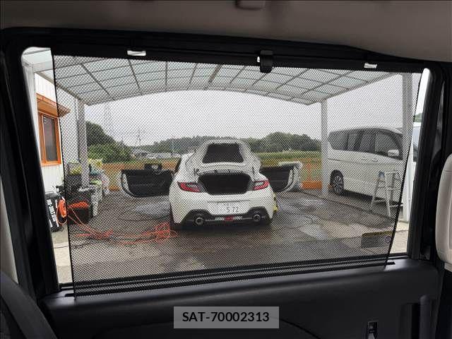 Nissan SERENA 2018-10 8101824-27