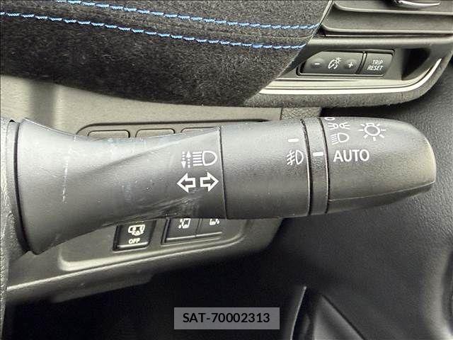 Nissan SERENA 2018-10 8101824-28