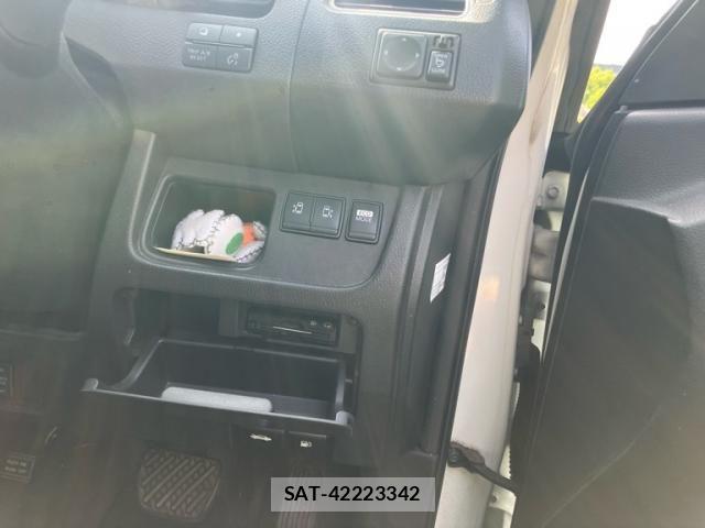 Nissan SERENA 2013-10 8101858-9