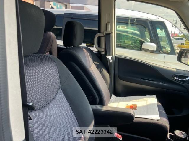 Nissan SERENA 2013-10 8101858-10