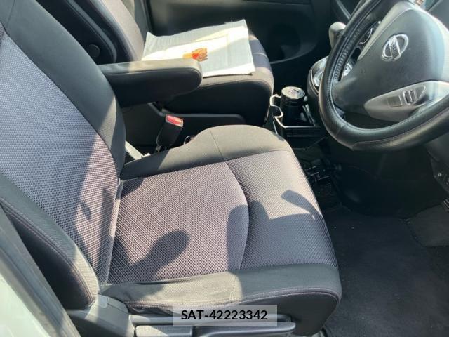 Nissan SERENA 2013-10 8101858-11