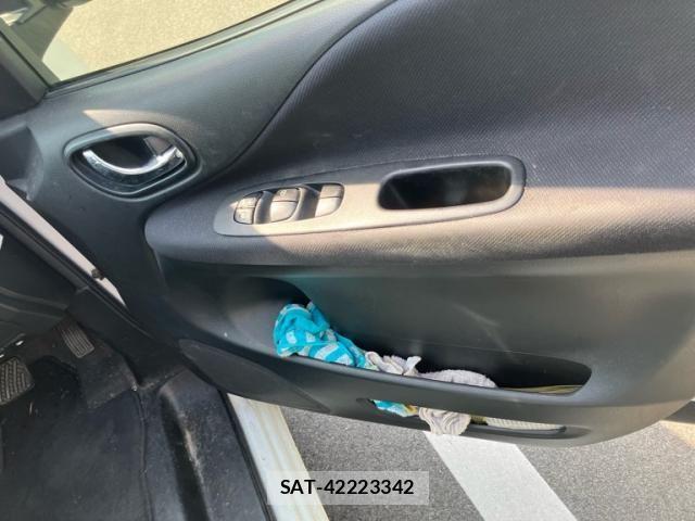 Nissan SERENA 2013-10 8101858-6