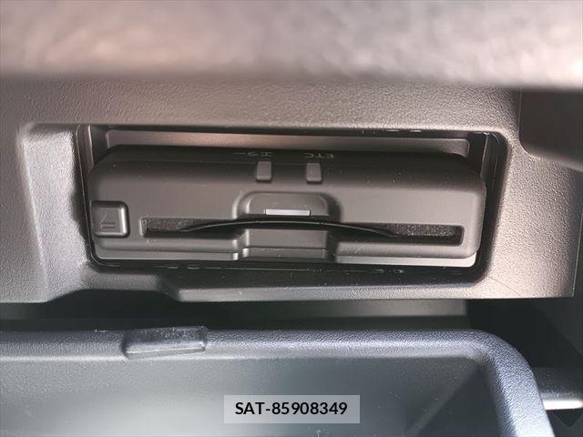 Nissan SERENA 2022-03 8101822-24