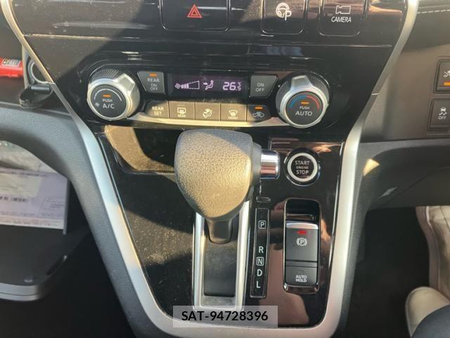 Nissan SERENA 2017-08 8101842-14
