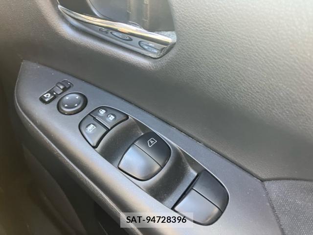 Nissan SERENA 2017-08 8101842-8