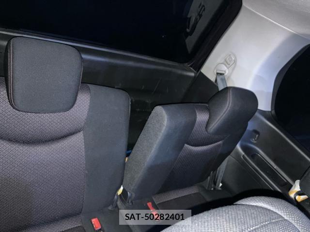 Nissan SERENA 2013-02 8101855-16