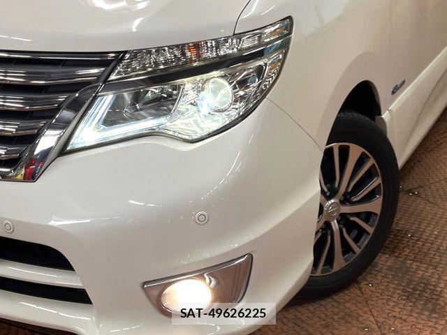 Nissan SERENA 2014-10 8101835-11