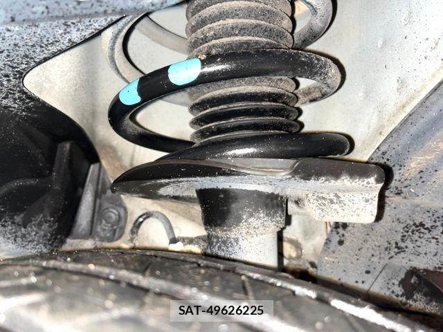 Nissan SERENA 2014-10 8101835-19