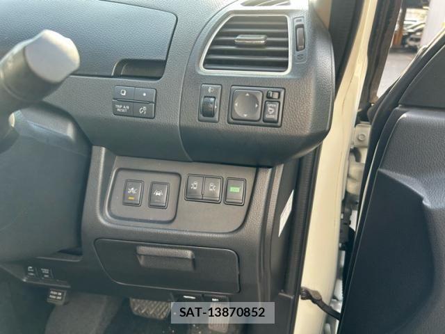 Nissan SERENA 2014-02 8101844-19