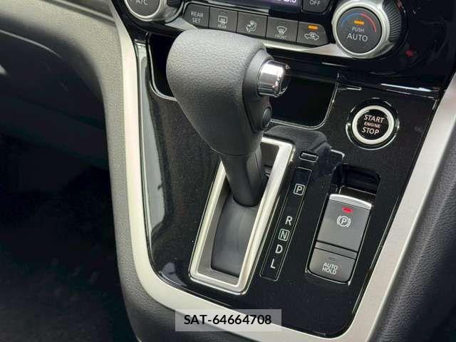 Nissan SERENA 2017-10 8101817-14